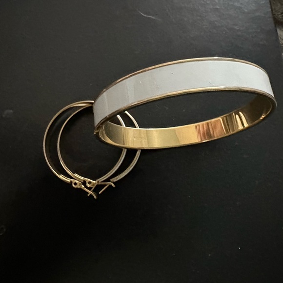 Vintage Monet White Enamel & Gold Tone Bangle Bracelet and Earrings - Picture 5 of 9